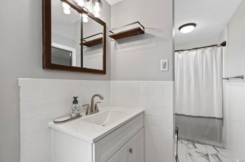 6 Jones Rd, Wallingford CT  06492-4305 exterior