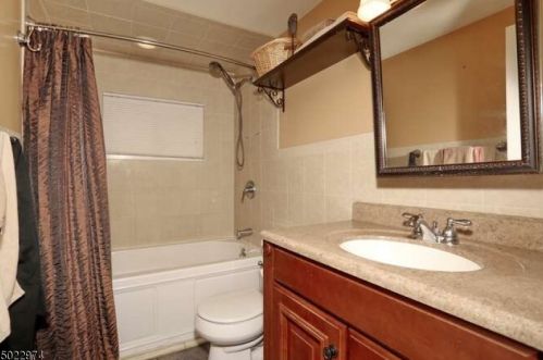 234 Mclean Blvd, Paterson NJ 07504-1235 exterior