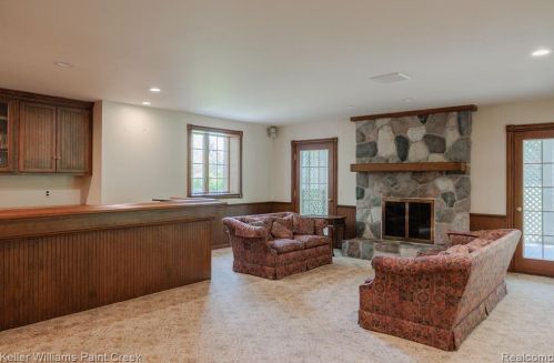 5394 Abbey Rd, Rochester MI 48307-2400 exterior