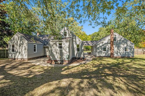 327 Randall Rd, Meskegon MI 49441-4947 exterior