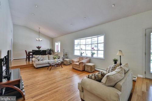 1700 Cary Rd, Huntingdon Valley, PA 19006-5002