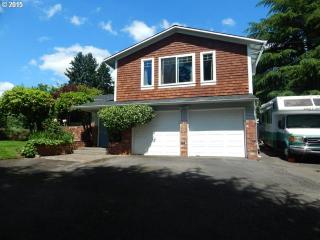 17670 Howard St, Portland, OR 97267-6519