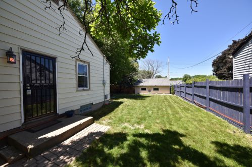 7544 Nash St, Milwaukee WI  53216-1923 exterior