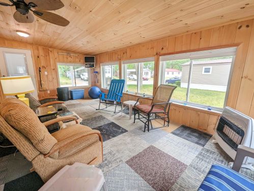 5 Dawn Dr, Concord NH 03303-2050 exterior