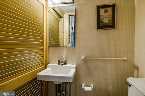 56 Glen Riddle Rd, Media PA 19063-5349 exterior