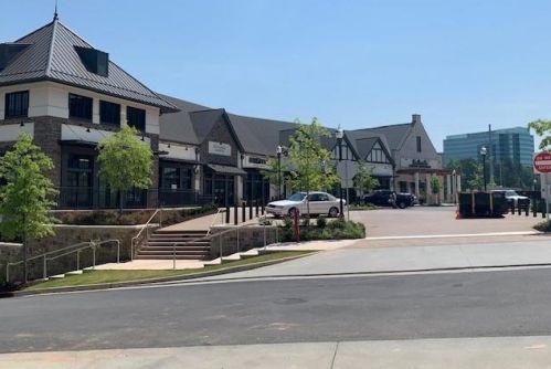 6643 Beacon Dr, Atlanta GA  30328 exterior