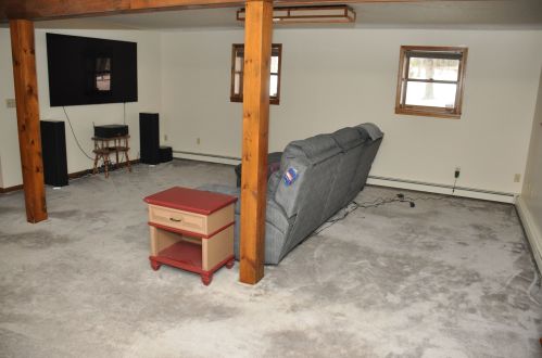 8 Brookwood Dr, Concord NH 03301-1800 exterior