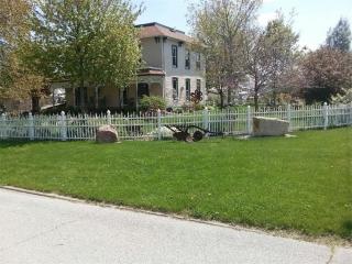 422 Adams St, Genoa Bluff, IA 52301-1602