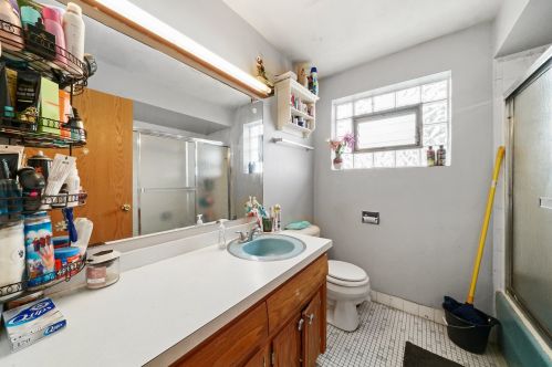 6724 63rd St, Chicago IL 60638-4004 exterior