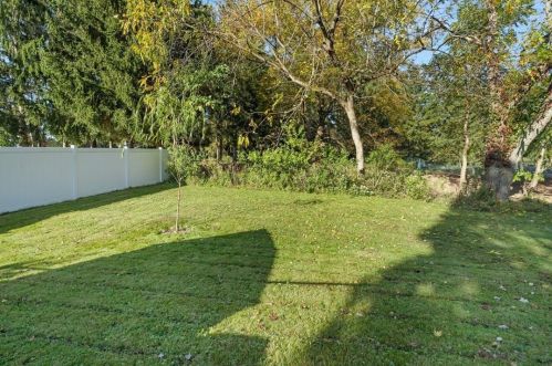 8145 Lindisfarne Dr, Pittsburgh PA 15237-2311 exterior