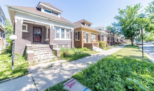 7709 Eberhart Ave, Chicago, IL 60619-2918