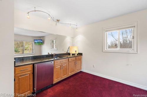 692 Appalachi St, Walled Lake MI  48390-1005 exterior