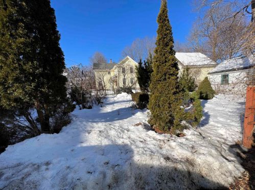 22 South St, Concord NH 03301-2664 exterior