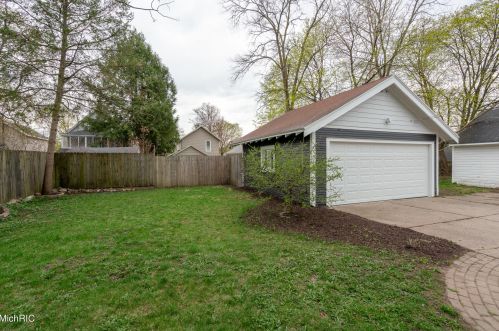 146 Travis St, Grand Rapids MI 49505-4638 exterior