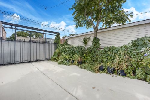 2823 Ridgeway Ave, Chicago IL 60625-6006 exterior