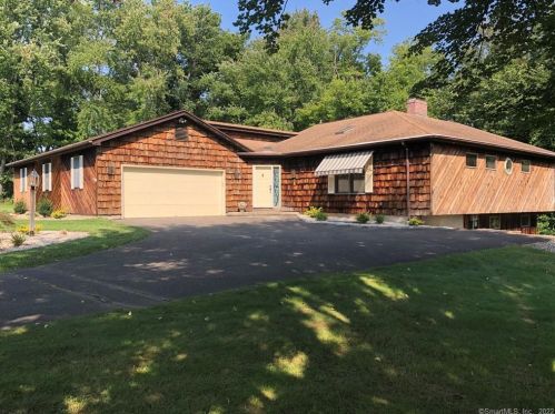 11 Jay Cir, Windsor, CT 06095-2442