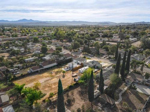 6190 Stearns St, Riverside CA 92504-1726 exterior