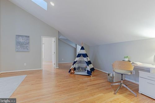 1515 Highwood Dr, Mc Lean VA  22101-5800 exterior