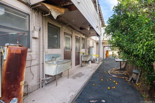 2620 Date St, Honolulu HI 96816-1122 exterior