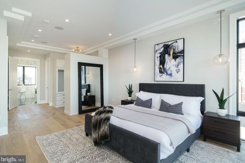 722 Broad St, Philadelphia PA 19146-3119 exterior