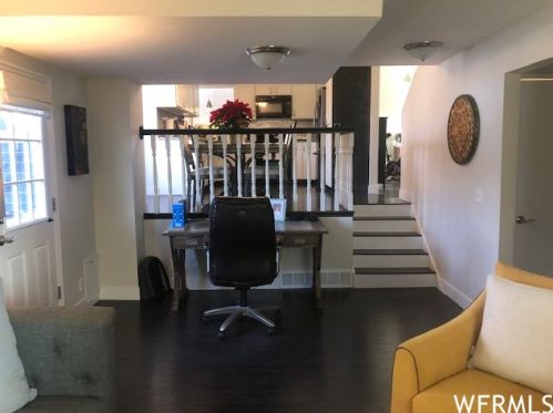 11118 Hawkwood Dr, Sandy UT 84094-7027 exterior