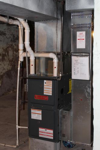 2401 9 Pl, Milwaukee WI 53215-3214 exterior