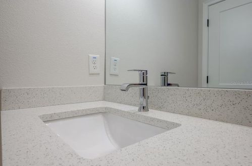 305 Hanna Ave, Tampa FL  33604-6633 exterior