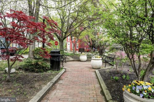 249 New Holland Ave, Lancaster PA 17602-2301 exterior