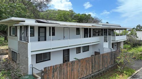 3229 Collins St, Honolulu, HI 96815-4420