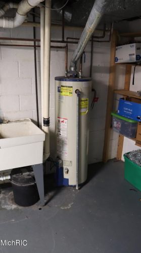 3821 Ellen St, Meskegon MI 49444-4067 exterior