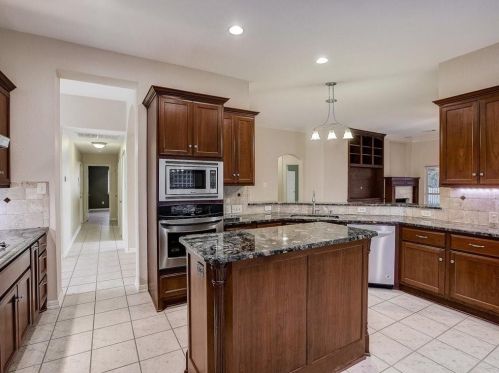 4520 Eagle Feather Dr, Austin TX 78735-6466 exterior