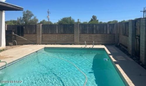 801 Camino Seco, Tucson AZ 85710-1707 exterior