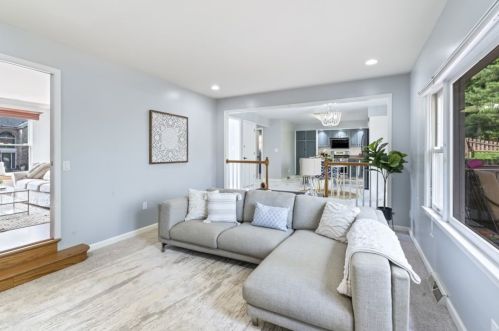 19 Rosemont Ave, Pittsburgh PA 15228-2434 exterior