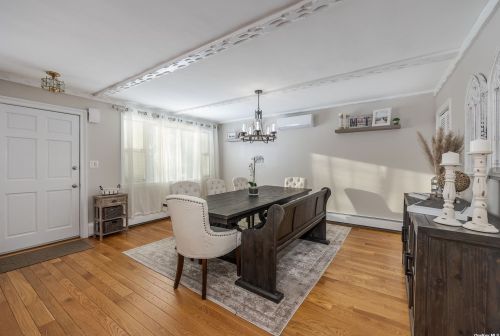 51 Fordham St, Valley Stream NY 11581-3223 exterior