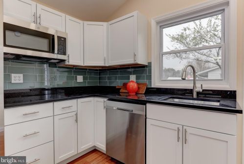 4513 Apple Tree Dr, Alexandria VA  22310-2901 exterior