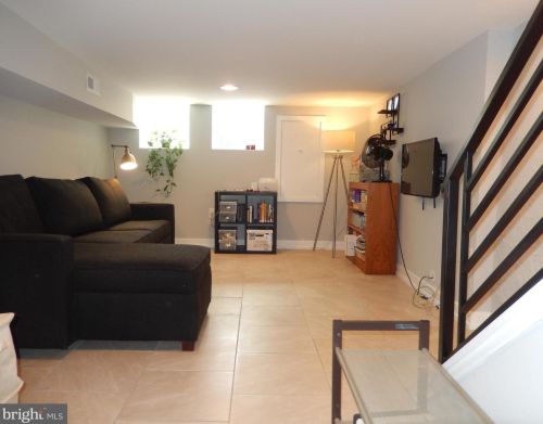 2423 Iseminger St, Philadelphia PA  19148-3517 exterior