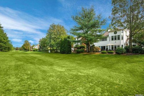 44 Hamlet Dr, Commack NY 11725-4438 exterior