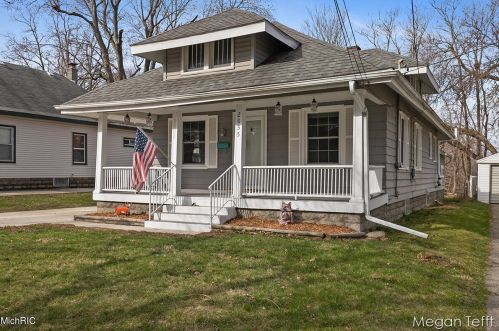 2035 Coit Ave, Grand Rapids, MI 49505-6217