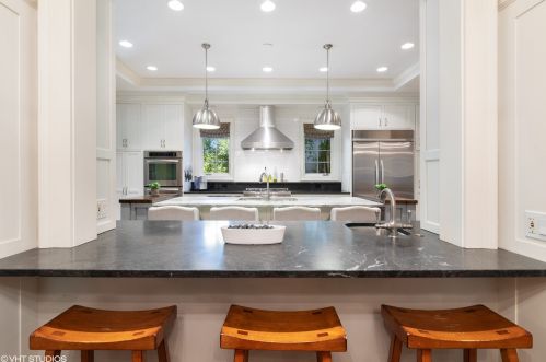 6852 Tonty Ave, Chicago IL 60646-1338 exterior