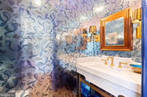 104 Mermaid Ln, Philadelphia PA 19118-3246 exterior