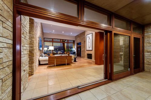 2 De Silva Is Dr, Mill Valley CA 94941-3004 exterior