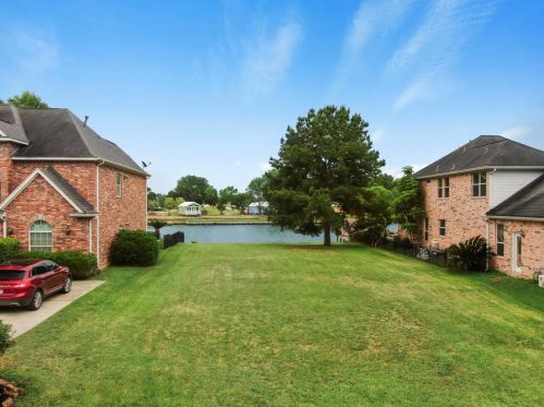 8 La Costa Dr, Montgomery TX 77356-5358 exterior