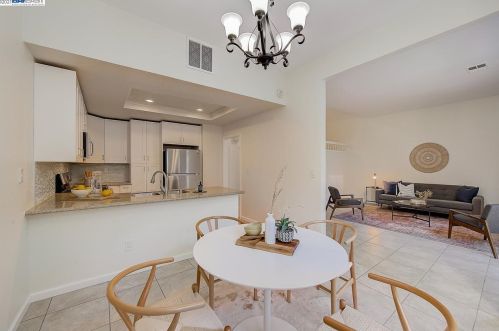 1036 Pinehurst Ct, Concord CA 94521-4532 exterior