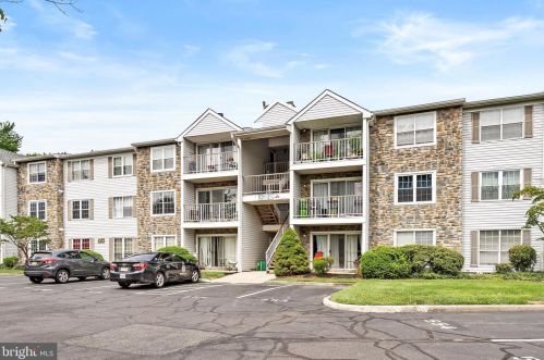 29 Holly Ct, Trenton, NJ 08619-4633