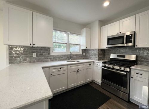 683 Ctr Ave, River Edge NJ 07661-2409 exterior