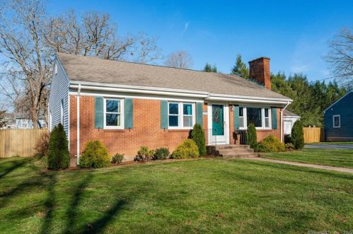 221 Wells St, Manchester, CT 06040-6185