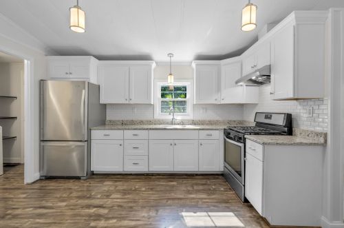 54 Brown Ave, Seabrook NH 03874-5605 exterior