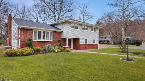 49 Canterbury Dr, Scotch Plains, NJ 07076-1532