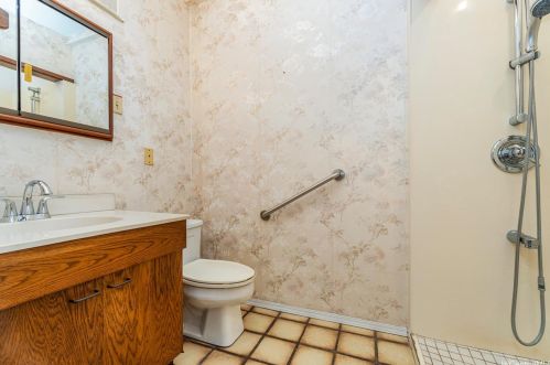 1572 Kalakaua Ave, Honolulu HI  96826-2401 exterior