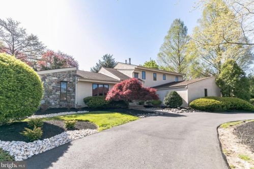 468 Long Ln, Huntingdon Valley PA  19006-2933 exterior